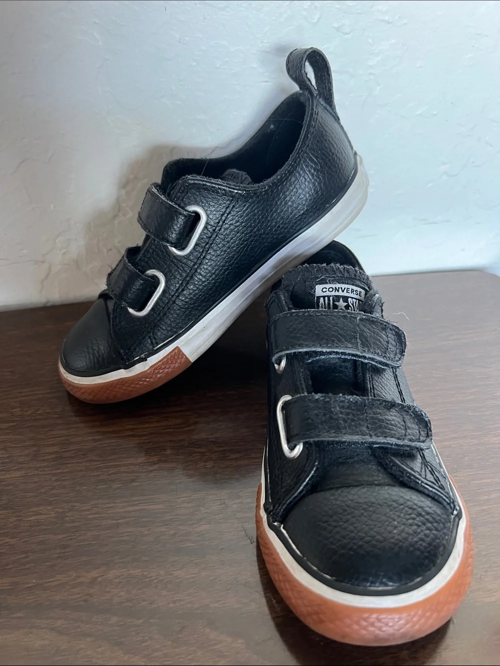 Converse 2V OX Chuck Taylor Kids Black Leather Sneakers /Velcro Size Boy 1